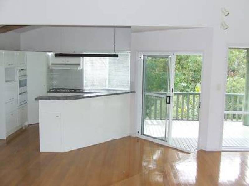 Cheshire Grove, Elanora QLD 4221