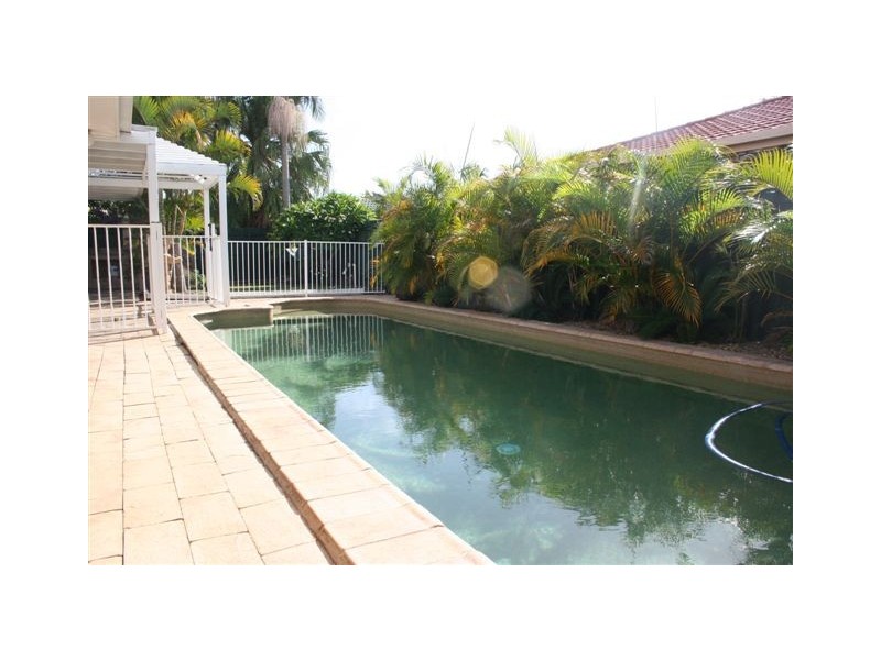 72 Bergamont Street, Elanora QLD 4221