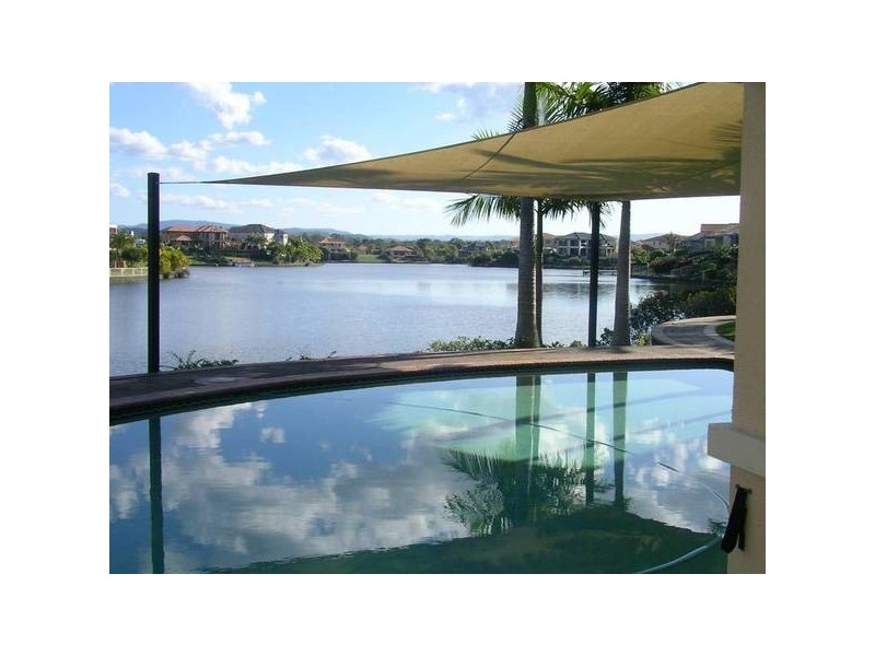1/2 Beachcomber Close, Burleigh Waters QLD 4220
