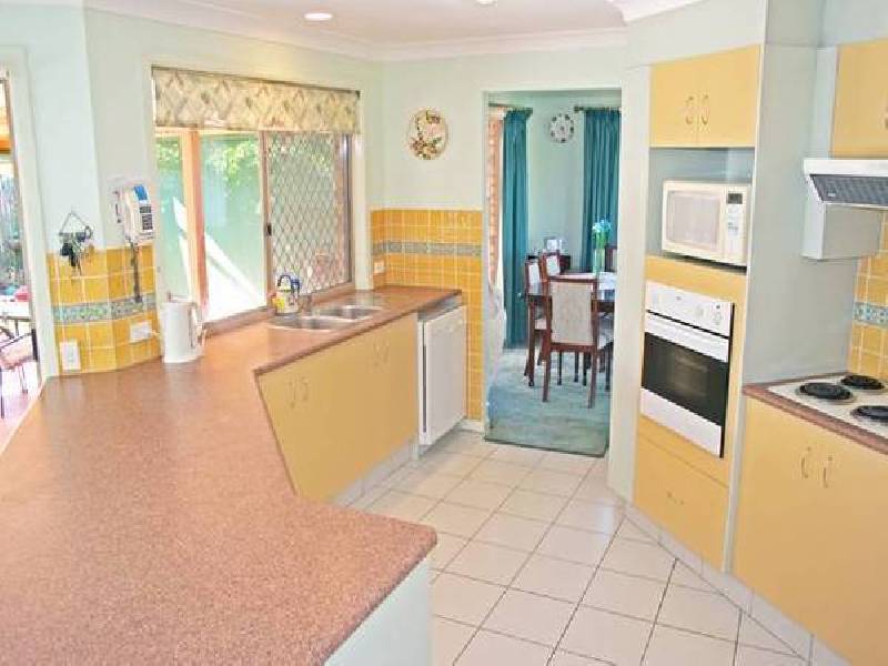 74 Bergamont Street, Elanora QLD 4221