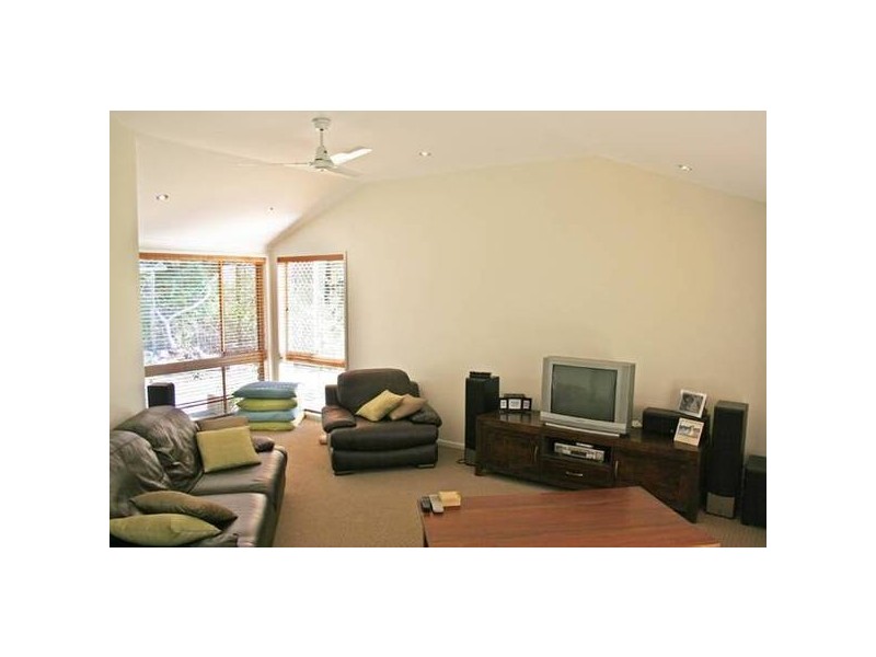 Swanbourne Way, Elanora QLD 4221