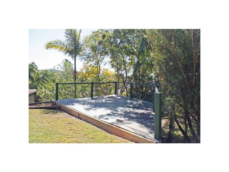 Swanbourne Way, Elanora QLD 4221
