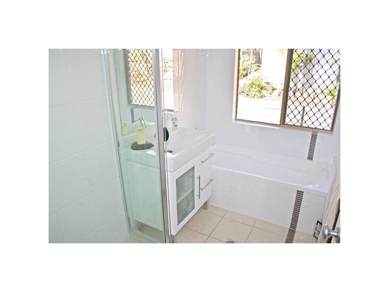 Swanbourne Way, Elanora QLD 4221