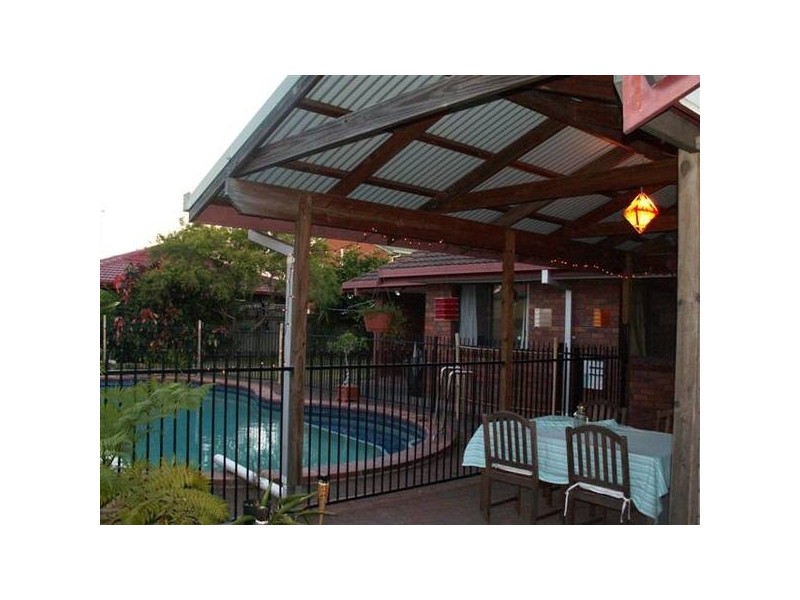 Chestnut, Elanora QLD 4221