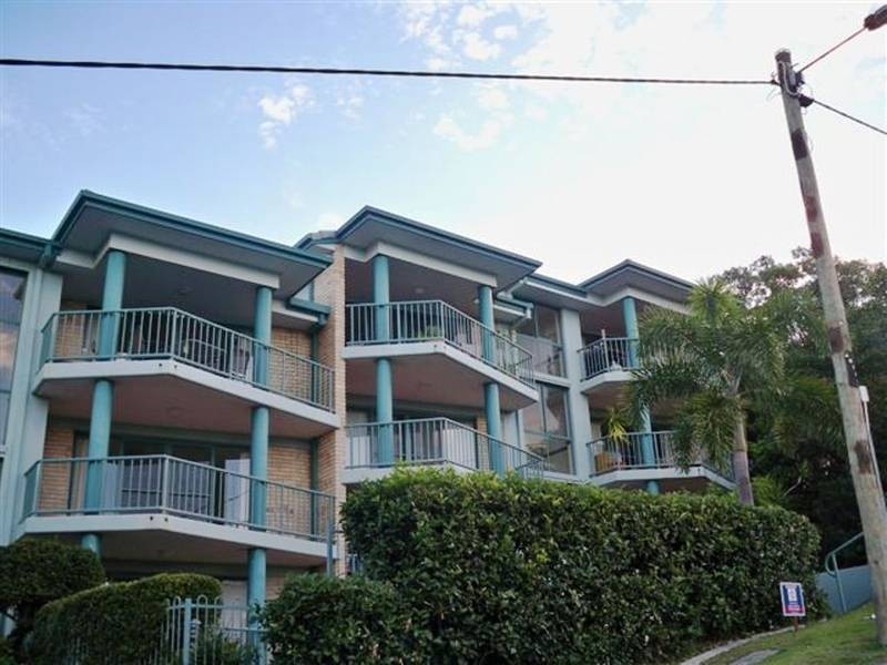 4/2 Brake St, Burleigh Heads QLD 4220