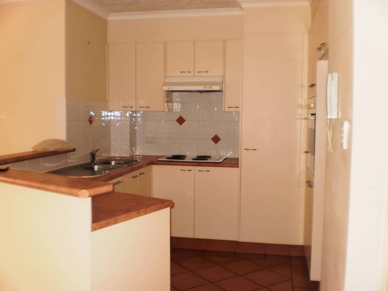 4/2 Brake St, Burleigh Heads QLD 4220