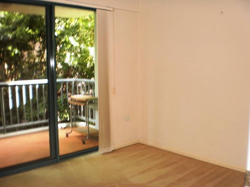 4/2 Brake St, Burleigh Heads QLD 4220