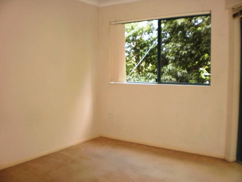 4/2 Brake St, Burleigh Heads QLD 4220