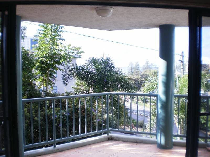 4/2 Brake St, Burleigh Heads QLD 4220