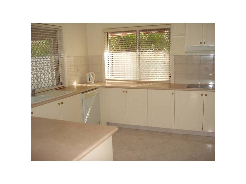 Wisconsin, Varsity Lakes QLD 4227