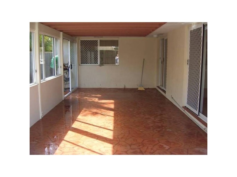 Wisconsin, Varsity Lakes QLD 4227