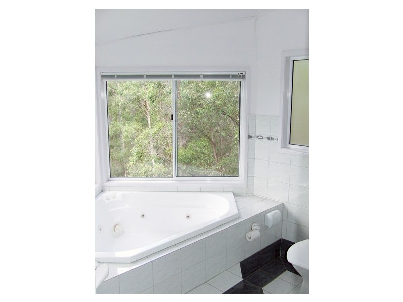 13 Cheshire Grove, Elanora QLD 4221