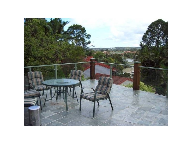 9 Esperance Close, Elanora QLD 4221