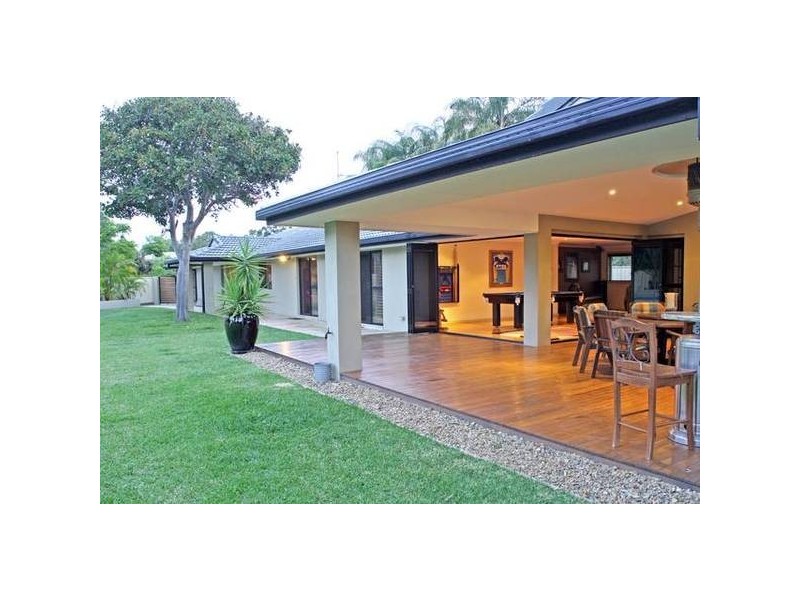 11 Cassia Court, Palm Beach QLD 4221