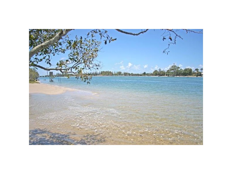 122 Ocean Parade, Burleigh Heads QLD 4220