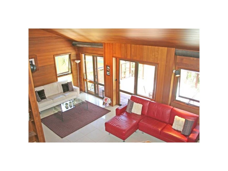 122 Ocean Parade, Burleigh Heads QLD 4220