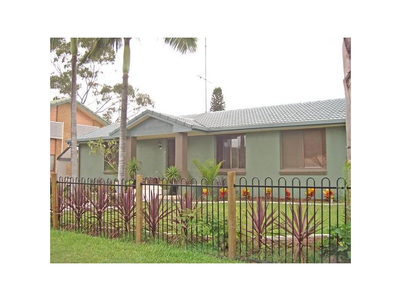 4 Mainsail Street, Currumbin Waters QLD 4223