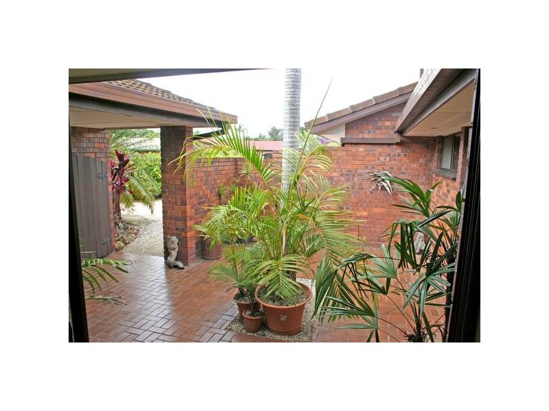 39 Spindle Street, Palm Beach QLD 4221