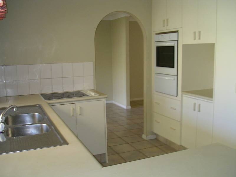 19 Sugarleaf Court, Burleigh Waters QLD 4220