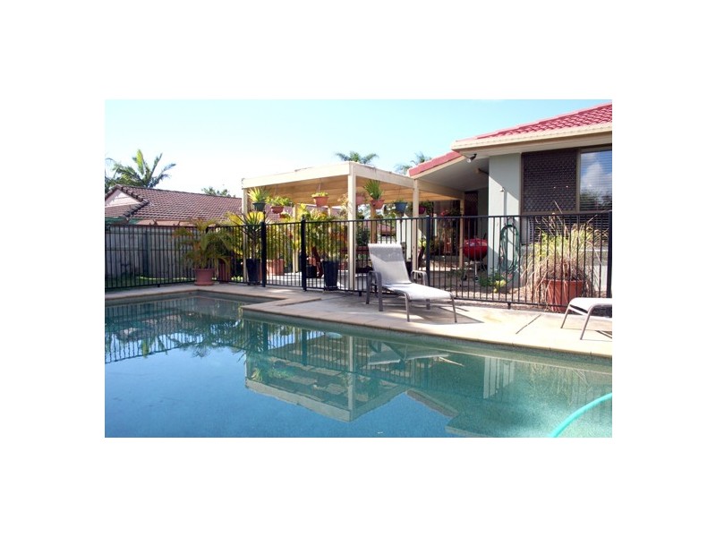 5 Foreshore Close, Elanora QLD 4221