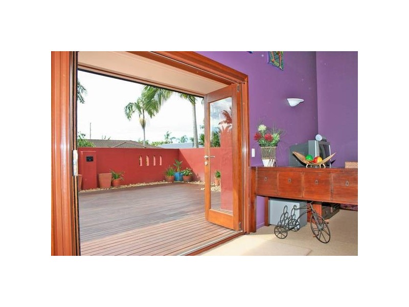 16 Myrtle Court, Palm Beach QLD 4221