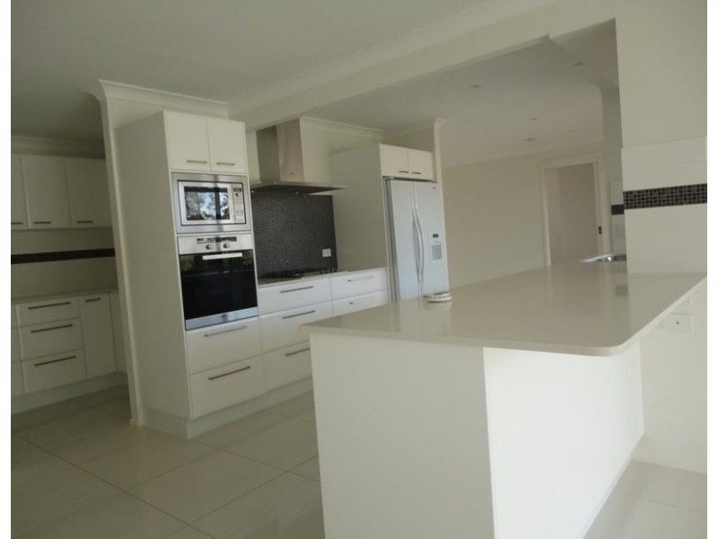 10 Chown Aveune, Currumbin Waters QLD 4223