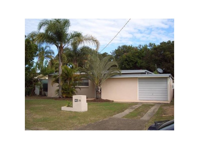 20 Flores St, Palm Beach QLD 4221