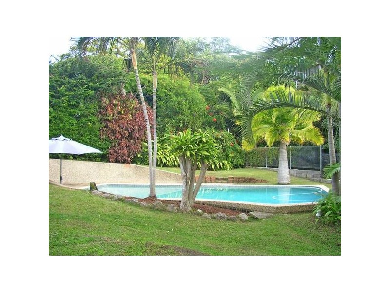 6 Crest Drive, Elanora QLD 4221