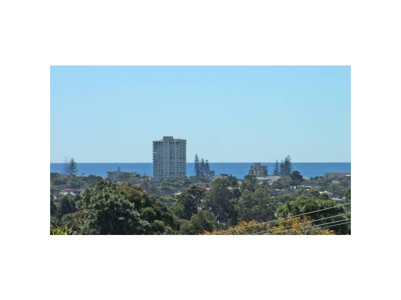 6 Crest Drive, Elanora QLD 4221