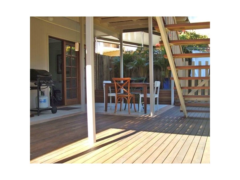 6 Crest Drive, Elanora QLD 4221