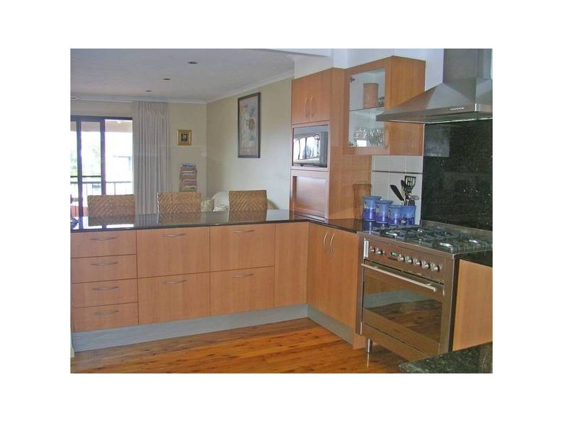 6 Crest Drive, Elanora QLD 4221