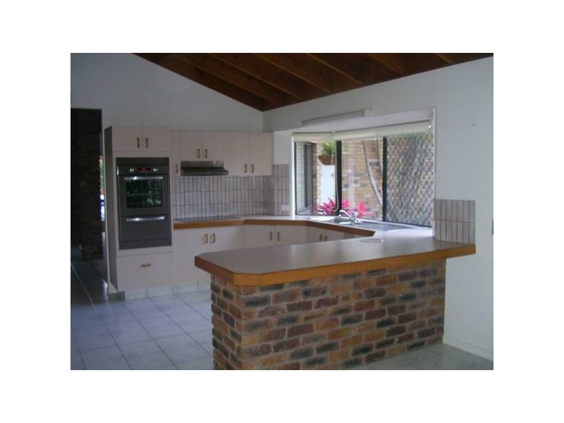 100 K P McGrath Drive, Elanora QLD 4221