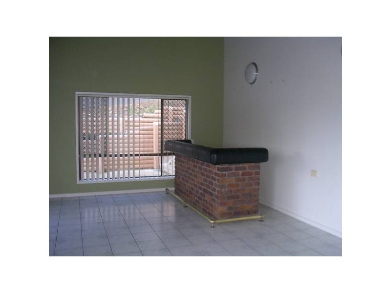 100 K P McGrath Drive, Elanora QLD 4221