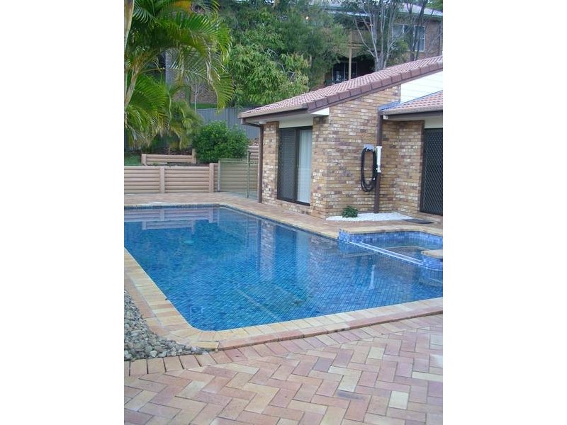 100 K P McGrath Drive, Elanora QLD 4221