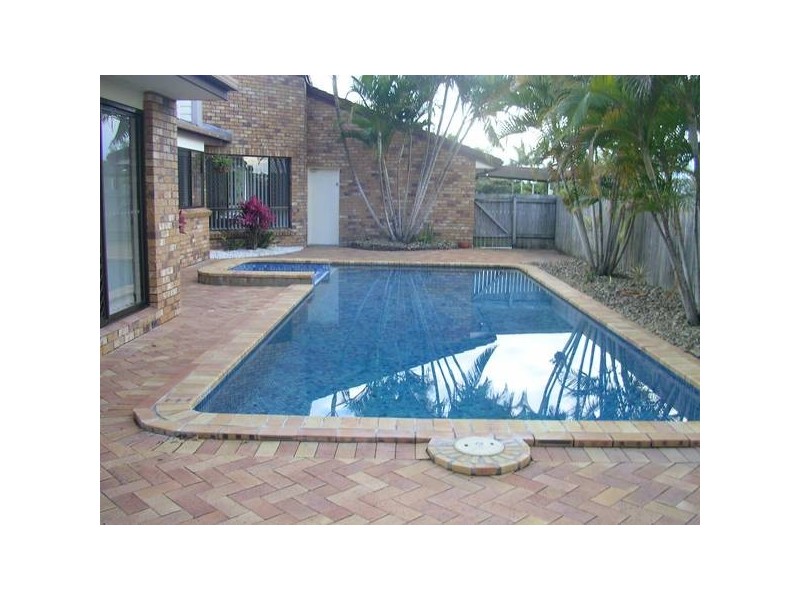 100 K P McGrath Drive, Elanora QLD 4221