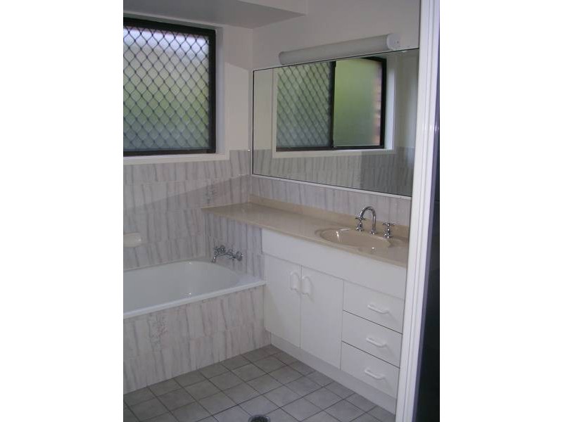 100 K P McGrath Drive, Elanora QLD 4221