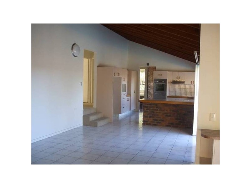 100 K P McGrath Drive, Elanora QLD 4221