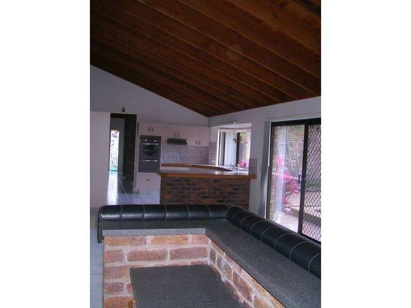 100 K P McGrath Drive, Elanora QLD 4221