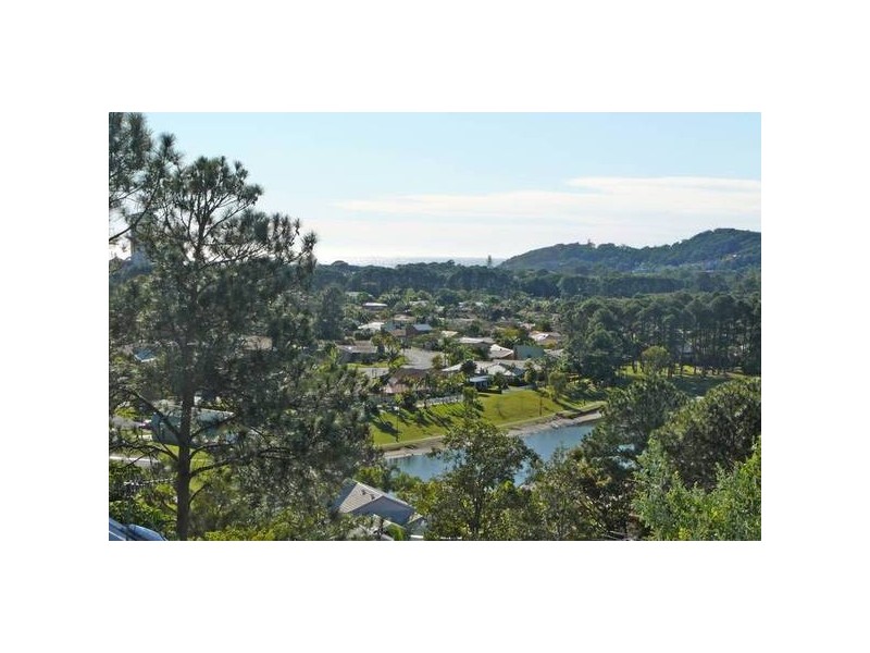 10 Chidlow Court, Elanora QLD 4221