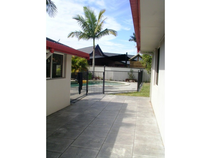 18 Mahogany Drive, Palm Beach QLD 4221