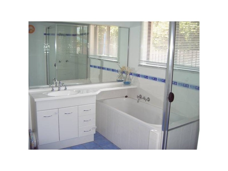 3 Pultenea Court, Elanora QLD 4221