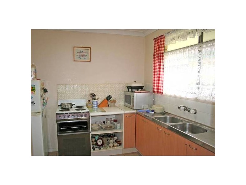 27 Leyte Ave, Palm Beach QLD 4221