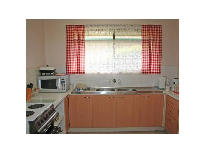 27 Leyte Ave, Palm Beach QLD 4221