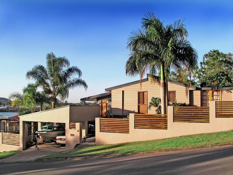 4 Kaffia Court, Elanora QLD 4221