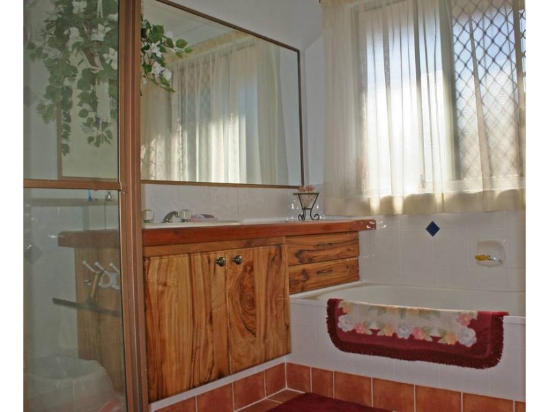 1 Bienvenue Avenue, Currumbin Waters QLD 4223