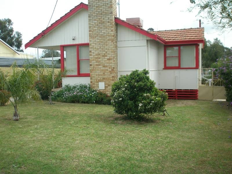 9 Martin Street, Northam WA 6401