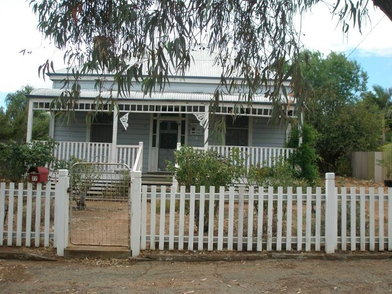 77 Gairdner Street, Northam WA 6401