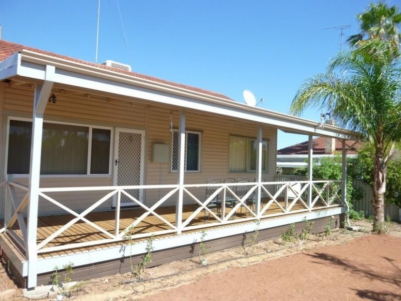 8 Strickland Avenue, Northam WA 6401