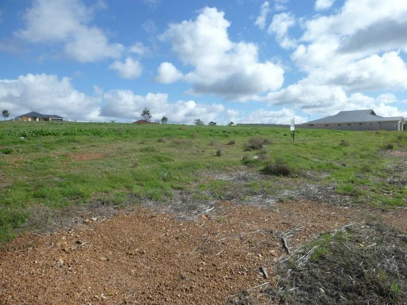 7 Fairway Bend, Northam WA 6401