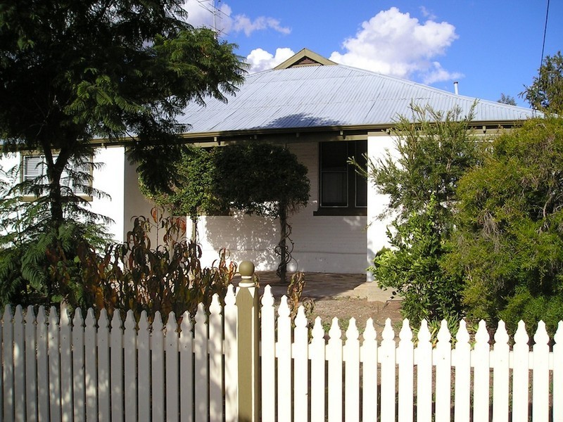 11 Selby Street, Northam WA 6401